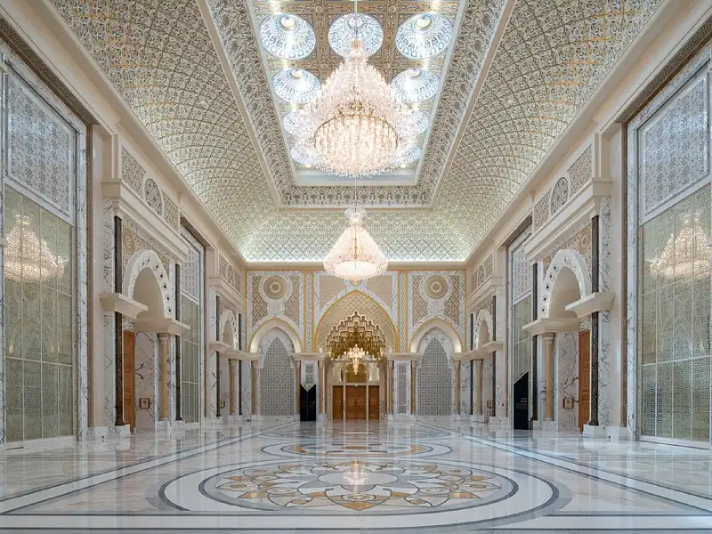 Corridoio illuminoso dentro il palazzo di Qasr Al Watan, Qasr Al Watan Corridoio illuminoso dentro il palazzo di Qasr Al Watan, Qasr Al Watan